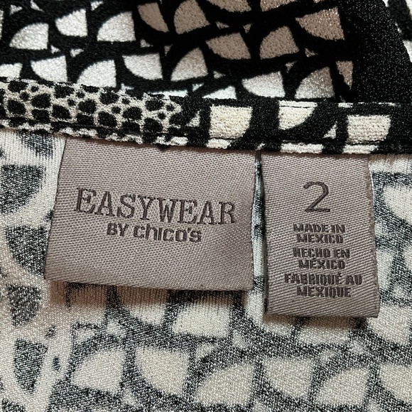 CHICO’S EASYWEAR Vee Neck Popover 3/4 Sleeve Top B&W Patchwork Print US Sz L - Picture 4 of 9